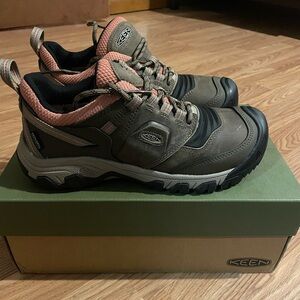Keen Women's Hiking Shoes - Brown and Pink